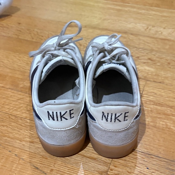 Nike White and Navy Sneakers with Gum Sole - Picture 5 of 6